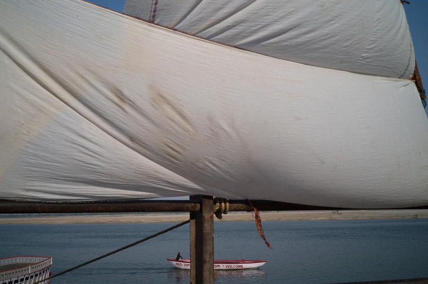 Unusual-Candid-Street-Photography-Hopscotch-Pau-Buscato