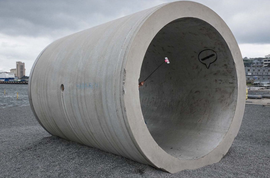 Unusual-Candid-Street-Photography-Hopscotch-Pau-Buscato