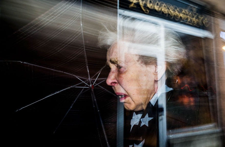 Unusual-Candid-Street-Photography-Hopscotch-Pau-Buscato