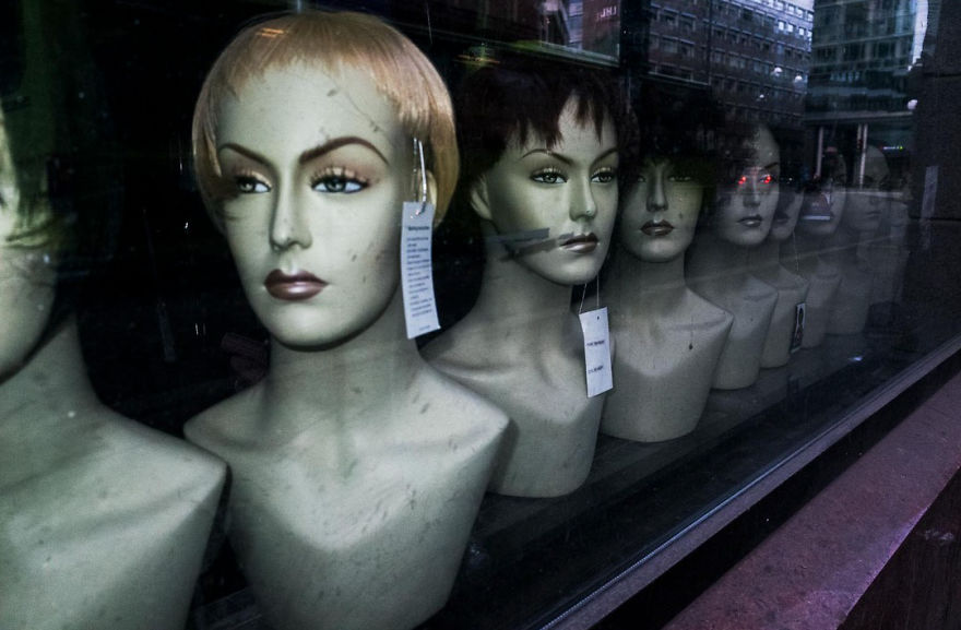 Unusual-Candid-Street-Photography-Hopscotch-Pau-Buscato