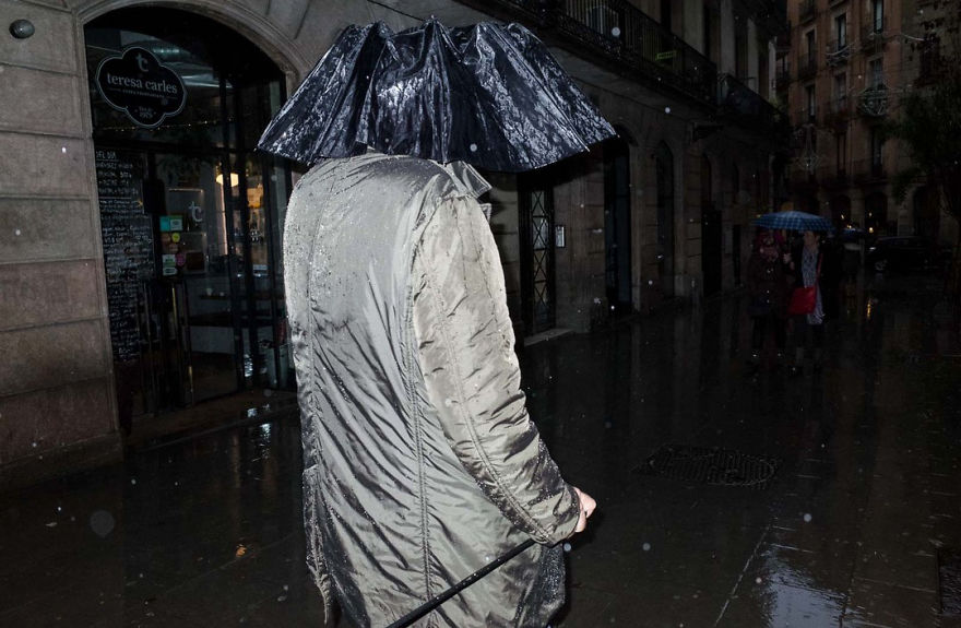 Unusual-Candid-Street-Photography-Hopscotch-Pau-Buscato