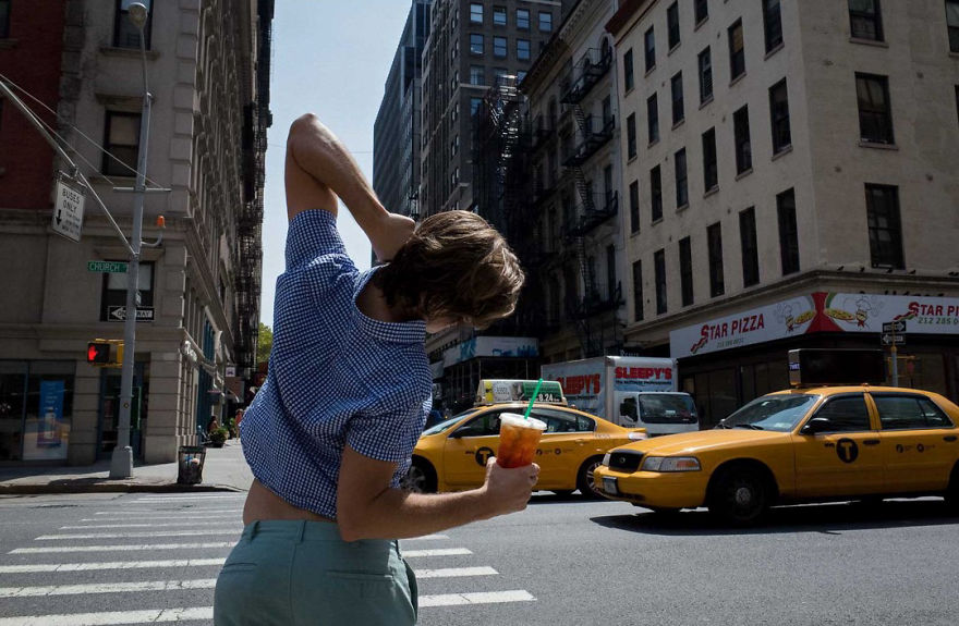 Unusual-Candid-Street-Photography-Hopscotch-Pau-Buscato