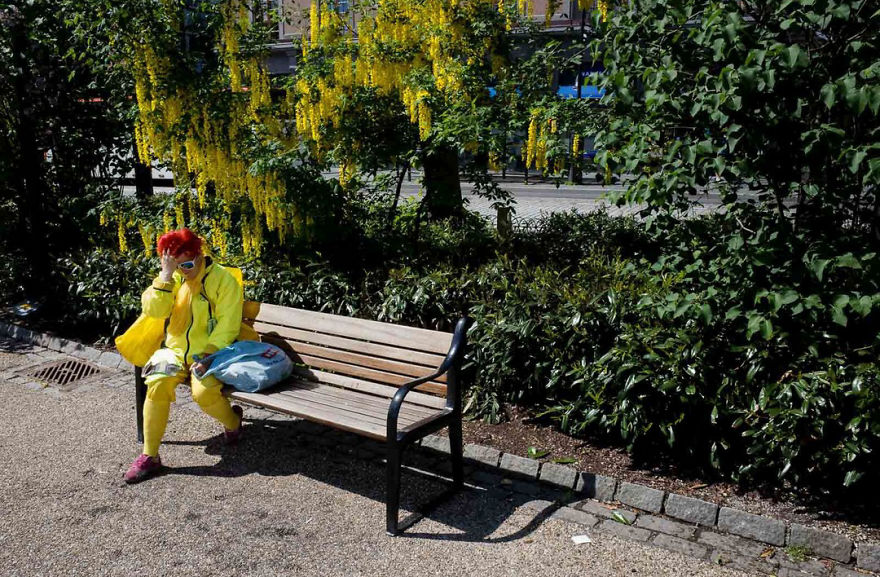 Unusual-Candid-Street-Photography-Hopscotch-Pau-Buscato