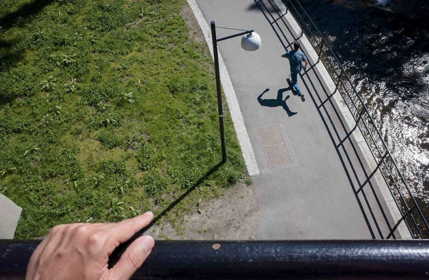 Unusual-Candid-Street-Photography-Hopscotch-Pau-Buscato