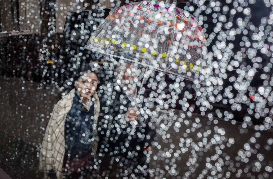 Unusual-Candid-Street-Photography-Hopscotch-Pau-Buscato