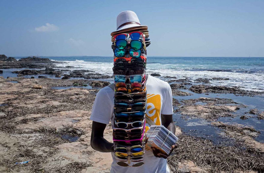 Unusual-Candid-Street-Photography-Hopscotch-Pau-Buscato