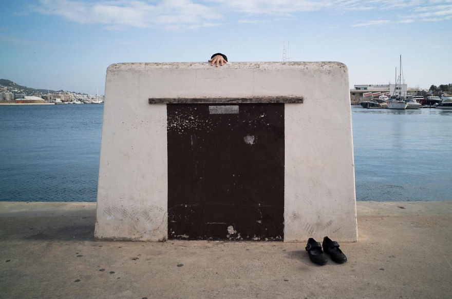 Unusual-Candid-Street-Photography-Hopscotch-Pau-Buscato