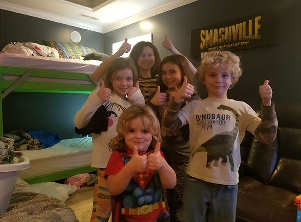 Woman Accidentally Texts Wrong Number Asking For Advice On Dress, Doesn't Expect To Change This Boy's Life Woman Accidentally Texts Wrong Number Asking For Advice On Dress, Doesn't Expect To Change This Boy's Life