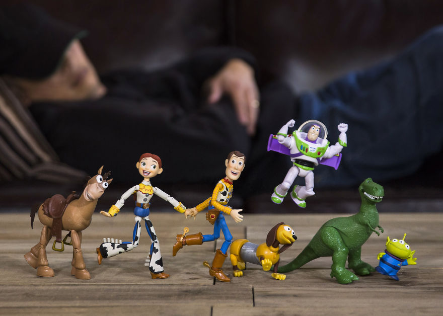 Now! Quick! Back To The Toy Box!!