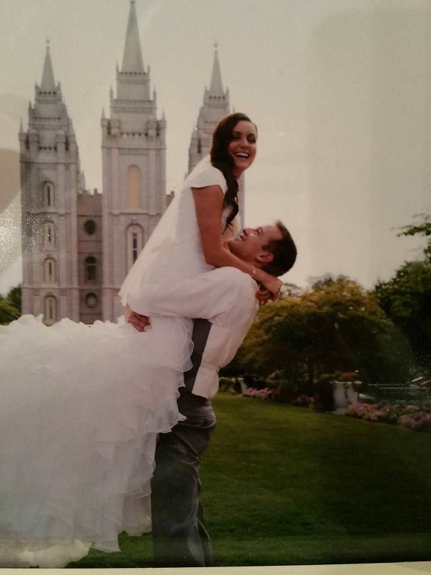 For The Past 10 Minutes I've Been Trying To Explain To My Sister-In-Law That It Looks Like Her Legs Are Over Her Husbands Shoulders... She Doesn't See It