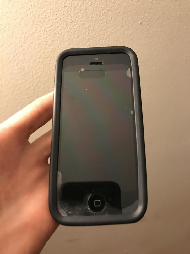 My Roommate Using The Incorrect Size Screen Protector