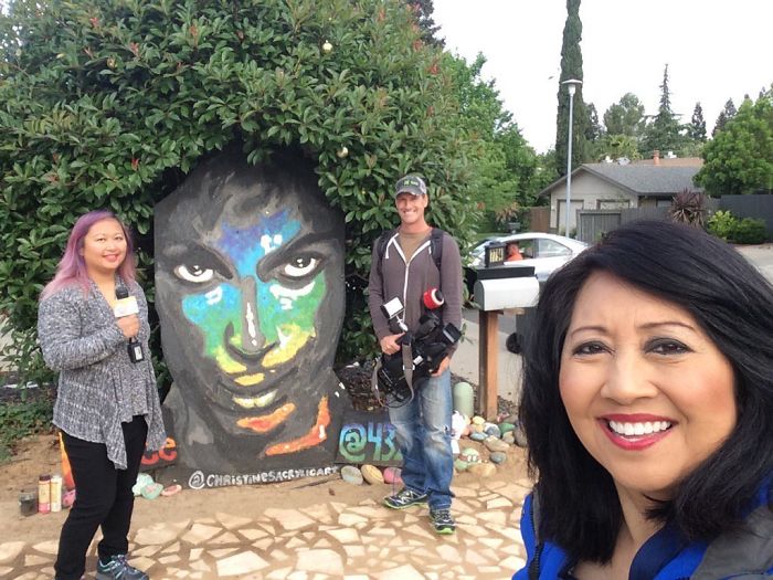 Prince Mural Suddenly Grows Magnificent Flowery Crown And It's The Most Beautiful Tribute Prince Mural Suddenly Grows Magnificent Flowery Crown And It's The Most Beautiful Tribute