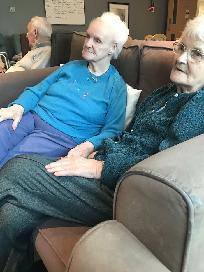 Took My Nan To Her New Care Home Today That’s For People With Dementia, She Met A Lady Who Had The Same Name As Her And They Held Hands The Whole Time They Watched Tv, The Lady On The Left (Gladys) Repeatedly Said To My Nan ‘Don’t Worry You’ve Got Me Now