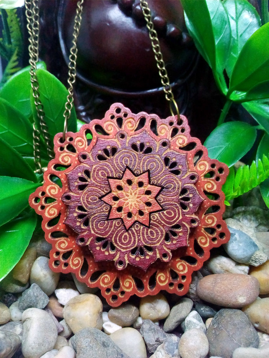 Amazing Jewelries From Durable Recycled Wood Amazing Jewelries From Durable Recycled Wood