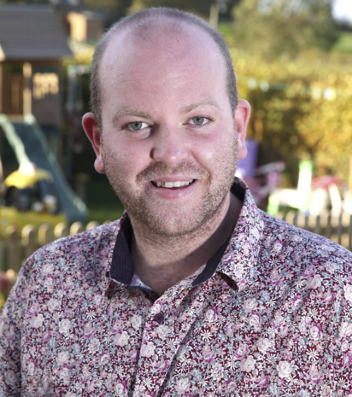 Single Gay Guy Earns A "Super Dad" Title After Adopting 4 Disabled Children Single Gay Guy Earns A "Super Dad" Title After Adopting 4 Disabled Children