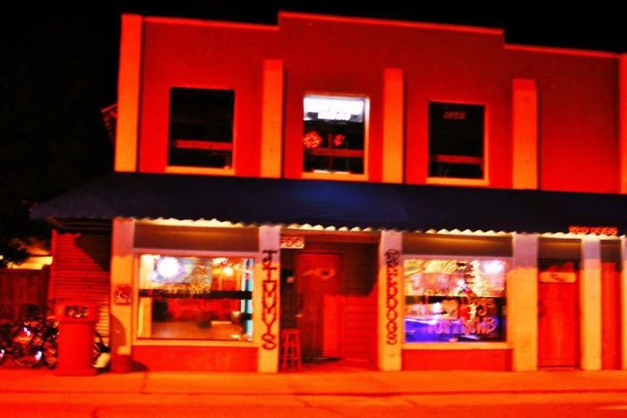 Man Finds A Stolen Wallet With A Wedding Ring In It, But That's Only The Beginning Of The Story Man Finds A Stolen Wallet With A Wedding Ring In It, But That's Only The Beginning Of The Story