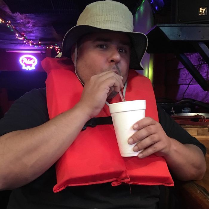 Man Finds A Stolen Wallet With A Wedding Ring In It, But That's Only The Beginning Of The Story Man Finds A Stolen Wallet With A Wedding Ring In It, But That's Only The Beginning Of The Story