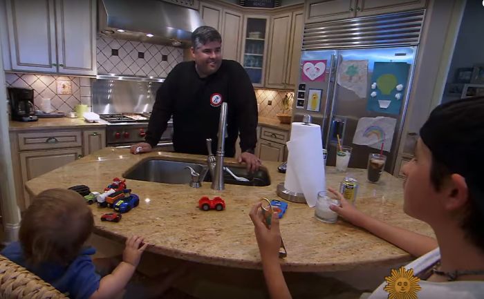 Man Finds A Stolen Wallet With A Wedding Ring In It, But That's Only The Beginning Of The Story Man Finds A Stolen Wallet With A Wedding Ring In It, But That's Only The Beginning Of The Story