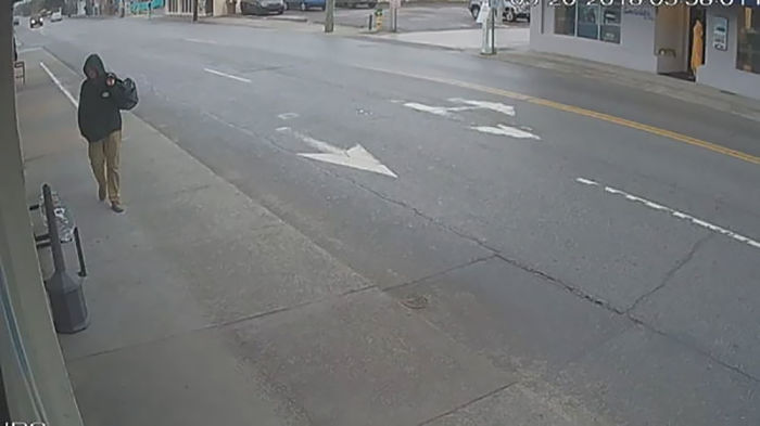 Man Finds A Stolen Wallet With A Wedding Ring In It, But That's Only The Beginning Of The Story Man Finds A Stolen Wallet With A Wedding Ring In It, But That's Only The Beginning Of The Story