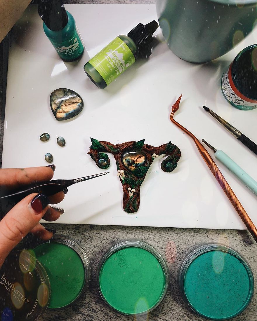 Uterus-Shaped Necklaces Are A Thing Now, And There's A Strong Message Behind Them