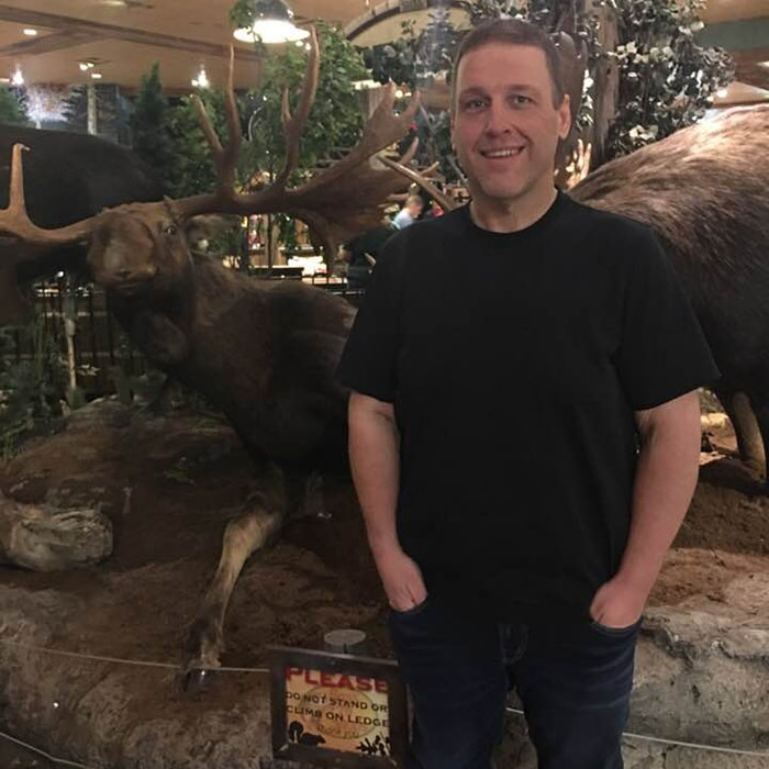 Obese Dad Finds Out He Needs 2 Seats On Evacuation Flight, Transforms His Body Beyond Recognition In 2 Years Obese Dad Finds Out He Needs 2 Seats On Evacuation Flight, Transforms His Body Beyond Recognition In 2 Years