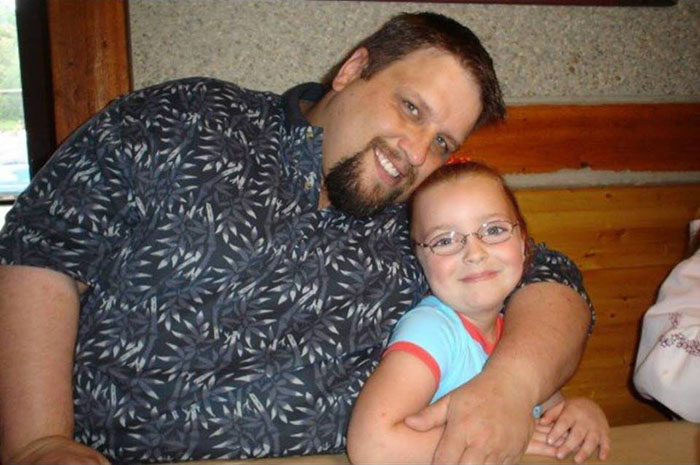 Obese Dad Finds Out He Needs 2 Seats On Evacuation Flight, Transforms His Body Beyond Recognition In 2 Years Obese Dad Finds Out He Needs 2 Seats On Evacuation Flight, Transforms His Body Beyond Recognition In 2 Years