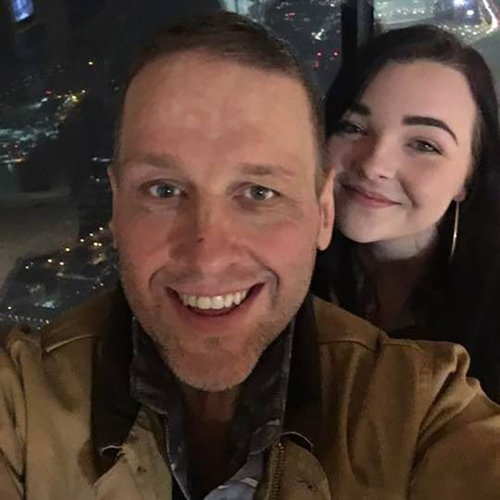 Obese Dad Finds Out He Needs 2 Seats On Evacuation Flight, Transforms His Body Beyond Recognition In 2 Years Obese Dad Finds Out He Needs 2 Seats On Evacuation Flight, Transforms His Body Beyond Recognition In 2 Years