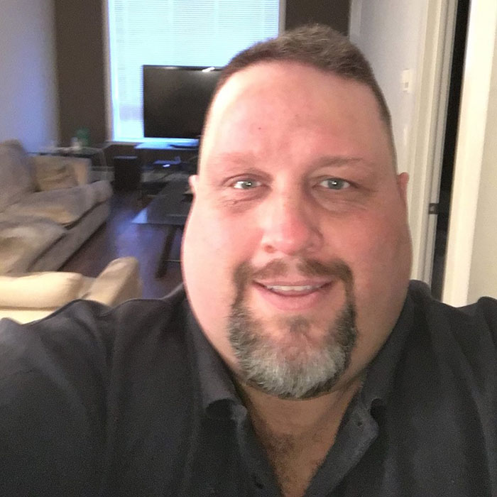 Obese Dad Finds Out He Needs 2 Seats On Evacuation Flight, Transforms His Body Beyond Recognition In 2 Years Obese Dad Finds Out He Needs 2 Seats On Evacuation Flight, Transforms His Body Beyond Recognition In 2 Years