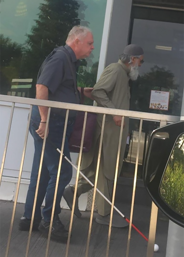 Taxi Driver Helps His Blind Customer Walk Into Mcdonald's