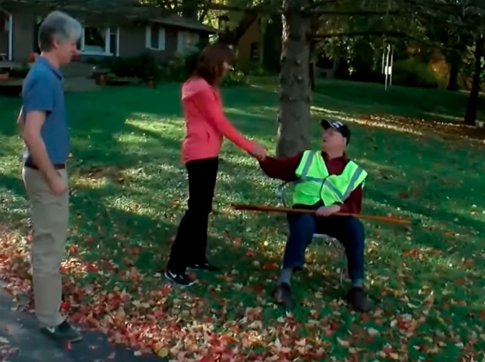 95-Year-Old Loves To Walk So Neighbours Set Out Chairs By The Sidewalk For Him