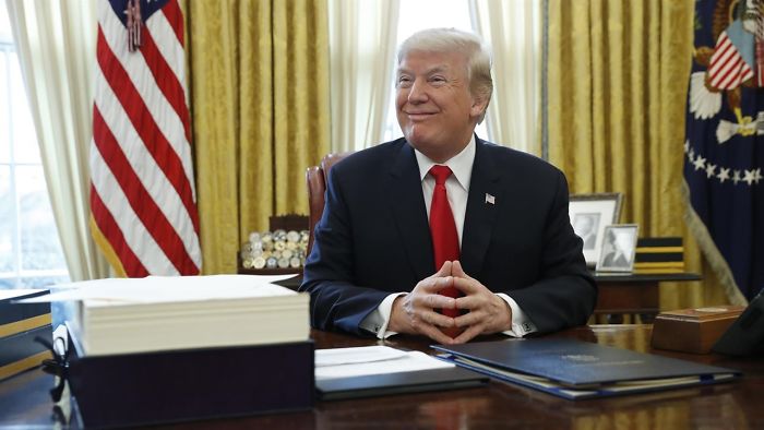 The Internet Can’t Stop Laughing At This Guide Showing How To Make It Look Like You’re Working Hard The Internet Can’t Stop Laughing At This Guide Showing How To Make It Look Like You’re Working Hard