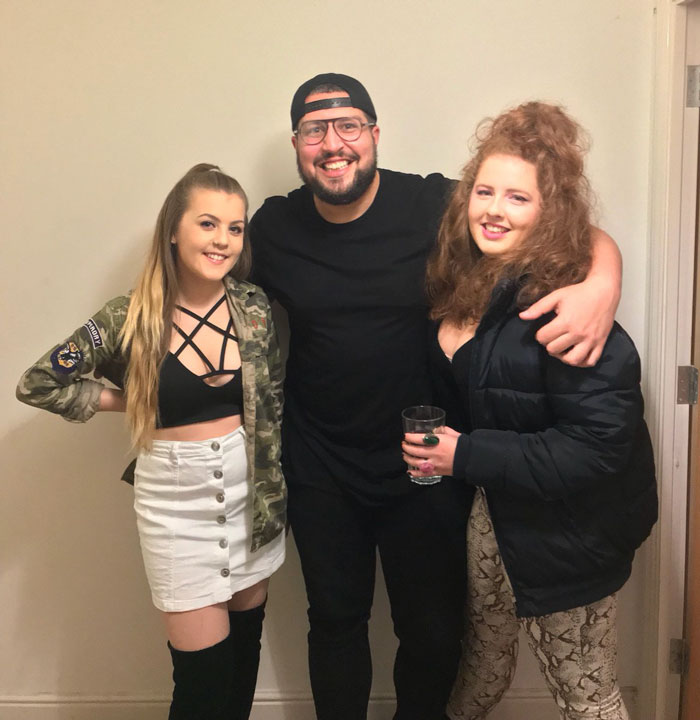 Guy Moves In With Two Women, Is Surprised At How Different They Do Everything Guy Moves In With Two Women, Is Surprised At How Different They Do Everything