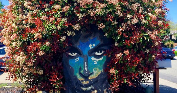 Prince Mural Suddenly Grows Magnificent Flowery Crown And It’s The Most Beautiful Tribute