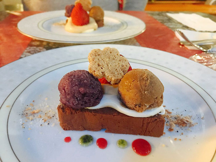 This Restaurant Offers Fancy French Cuisine Dishes For $11, But There Is A Catch This Restaurant Offers Fancy French Cuisine Dishes For $11, But There Is A Catch