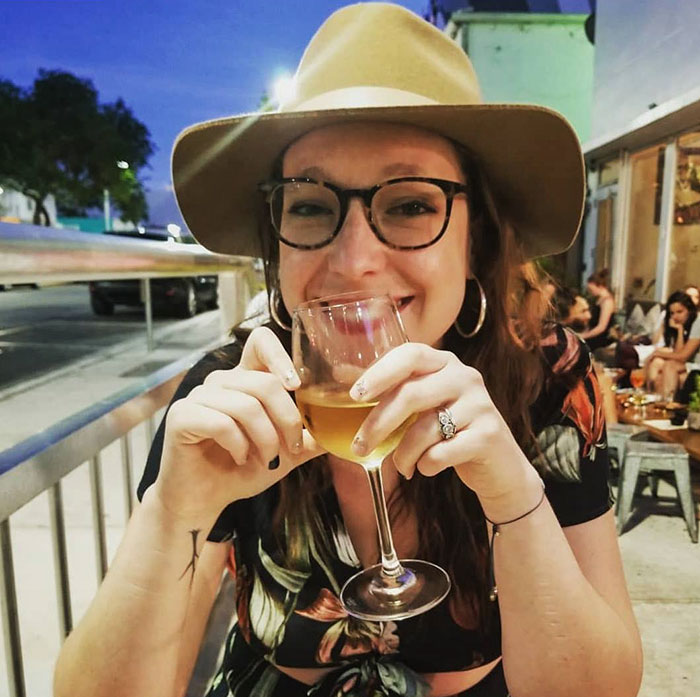 Woman Has The Worst Flight Experience Of Her Life When She Sees Her Seatmate Woman Has The Worst Flight Experience Of Her Life When She Sees Her Seatmate