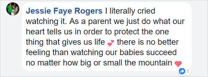 talent-show-daughter-freezes-singing-mom-11 talent-show-daughter-freezes-singing-mom-11