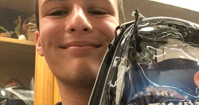 Parkland Students Are Trolling Their Mandatory Clear Backpacks By Carrying Things That Scare Conservatives The Most