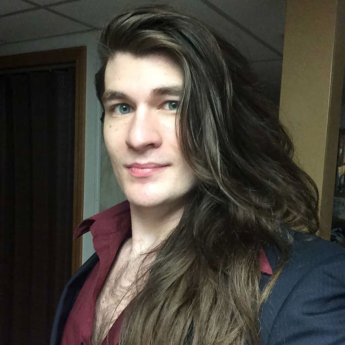 Internet Goes Crazy About Man Who Looks Like Disney Prince After Losing 70 Lbs While Taking Care Of His Sick Mom Internet Goes Crazy About Man Who Looks Like Disney Prince After Losing 70 Lbs While Taking Care Of His Sick Mom