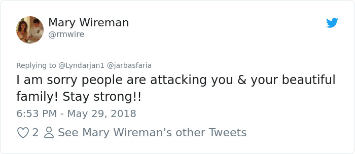 People Accuse Girls Of Being Racist For "Refusing" To Hold A Black Girl's Hand, Then The Girl's Mom Responds People Accuse Girls Of Being Racist For "Refusing" To Hold A Black Girl's Hand, Then The Girl's Mom Responds