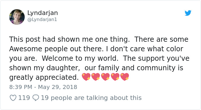 People Accuse Girls Of Being Racist For "Refusing" To Hold A Black Girl's Hand, Then The Girl's Mom Responds People Accuse Girls Of Being Racist For "Refusing" To Hold A Black Girl's Hand, Then The Girl's Mom Responds