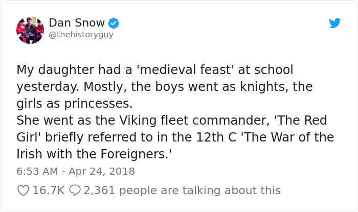 Girl Crushes Gender Norms With Her Costume For School Medieval Feast, Inspired By Her Historian Dad Girl Crushes Gender Norms With Her Costume For School Medieval Feast, Inspired By Her Historian Dad