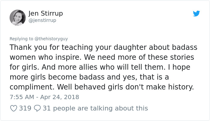 Girl Crushes Gender Norms With Her Costume For School Medieval Feast, Inspired By Her Historian Dad Girl Crushes Gender Norms With Her Costume For School Medieval Feast, Inspired By Her Historian Dad