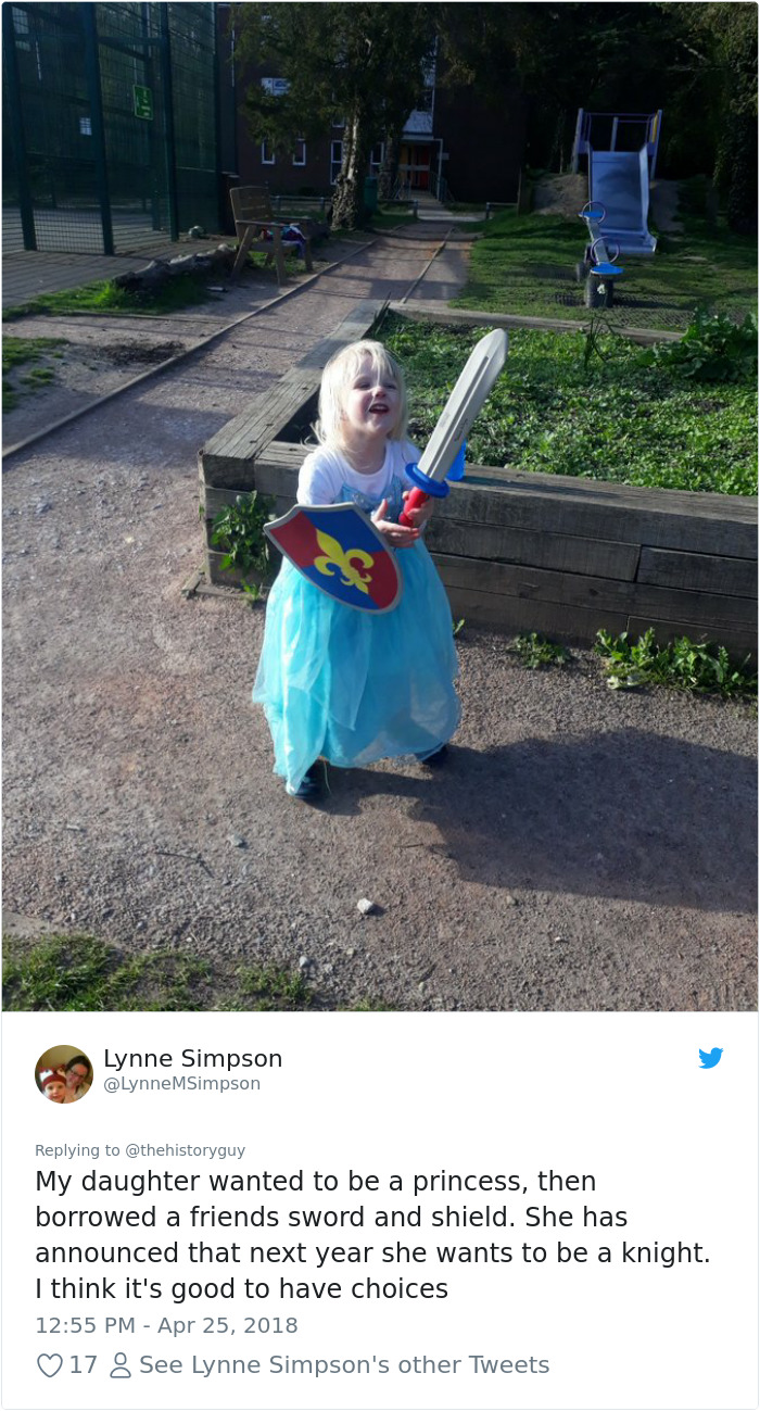 Girl Crushes Gender Norms With Her Costume For School Medieval Feast, Inspired By Her Historian Dad Girl Crushes Gender Norms With Her Costume For School Medieval Feast, Inspired By Her Historian Dad