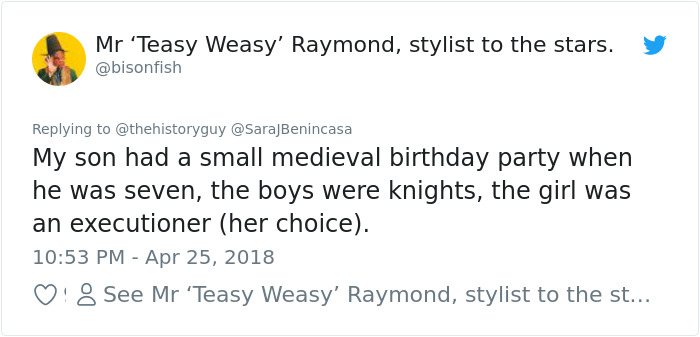 Girl Crushes Gender Norms With Her Costume For School Medieval Feast, Inspired By Her Historian Dad Girl Crushes Gender Norms With Her Costume For School Medieval Feast, Inspired By Her Historian Dad