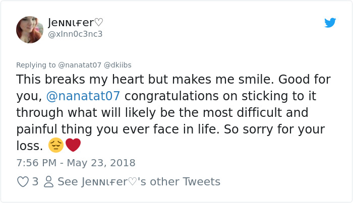 This Girl Has Been Taking The Same Photos With Her Mom For 4 Years, But The Last Pic Broke Everyone's Hearts This Girl Has Been Taking The Same Photos With Her Mom For 4 Years, But The Last Pic Broke Everyone's Hearts