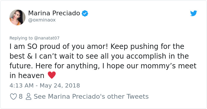 This Girl Has Been Taking The Same Photos With Her Mom For 4 Years, But The Last Pic Broke Everyone's Hearts This Girl Has Been Taking The Same Photos With Her Mom For 4 Years, But The Last Pic Broke Everyone's Hearts