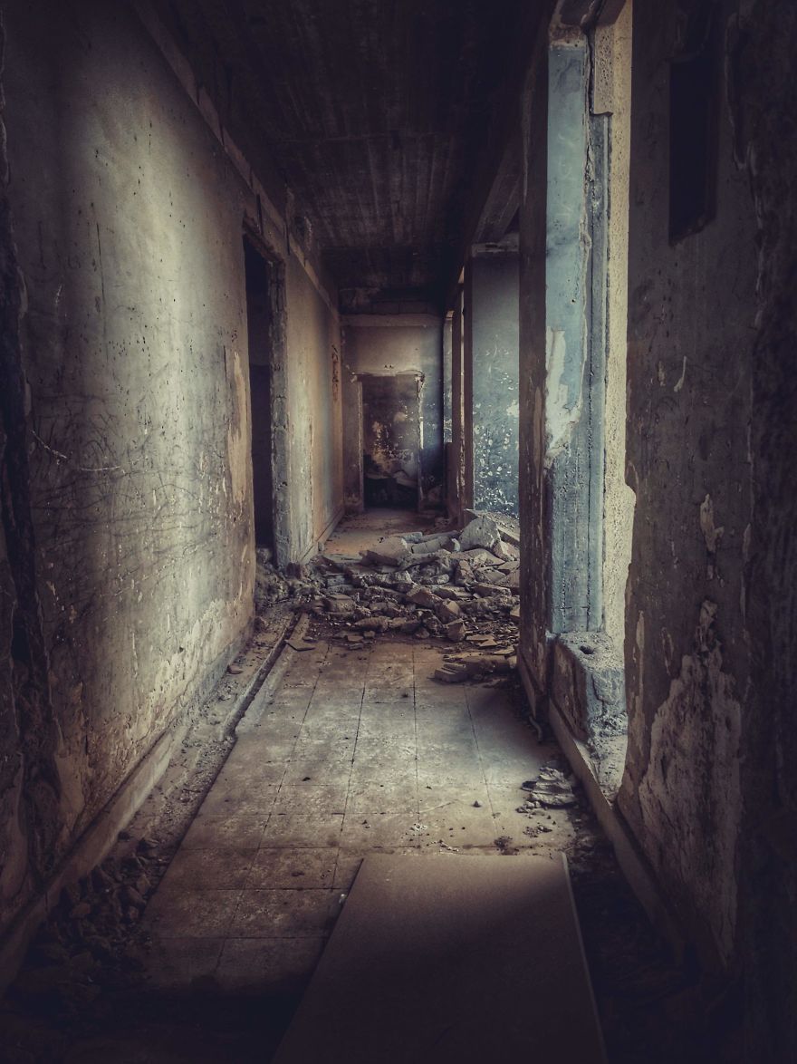 Artist Turns His Surrounding Environment From Abandoned Places And Small Abstract Details Into Elegance Pieces Of Art