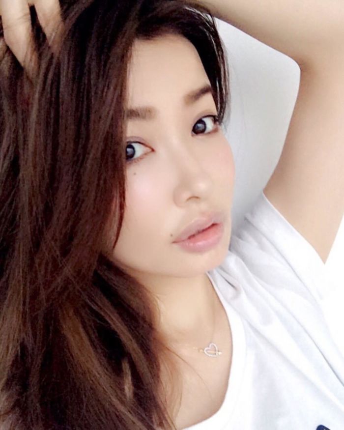 Young-Looking-Japanese-Model-Risa-Hirako