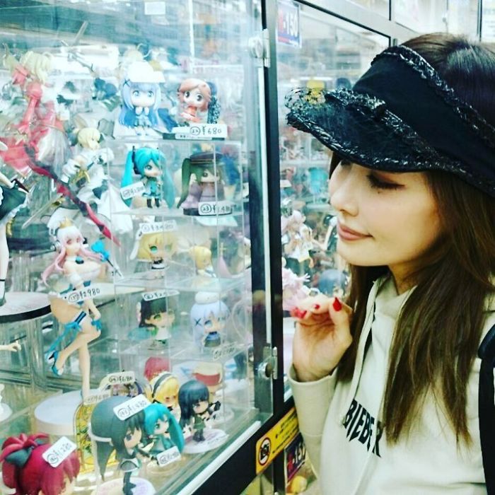 Young-Looking-Japanese-Model-Risa-Hirako