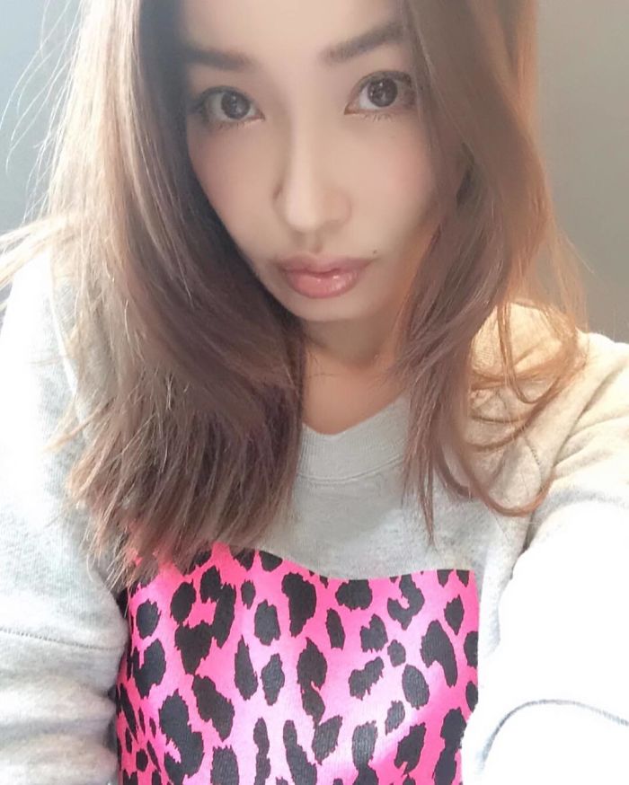 Young-Looking-Japanese-Model-Risa-Hirako